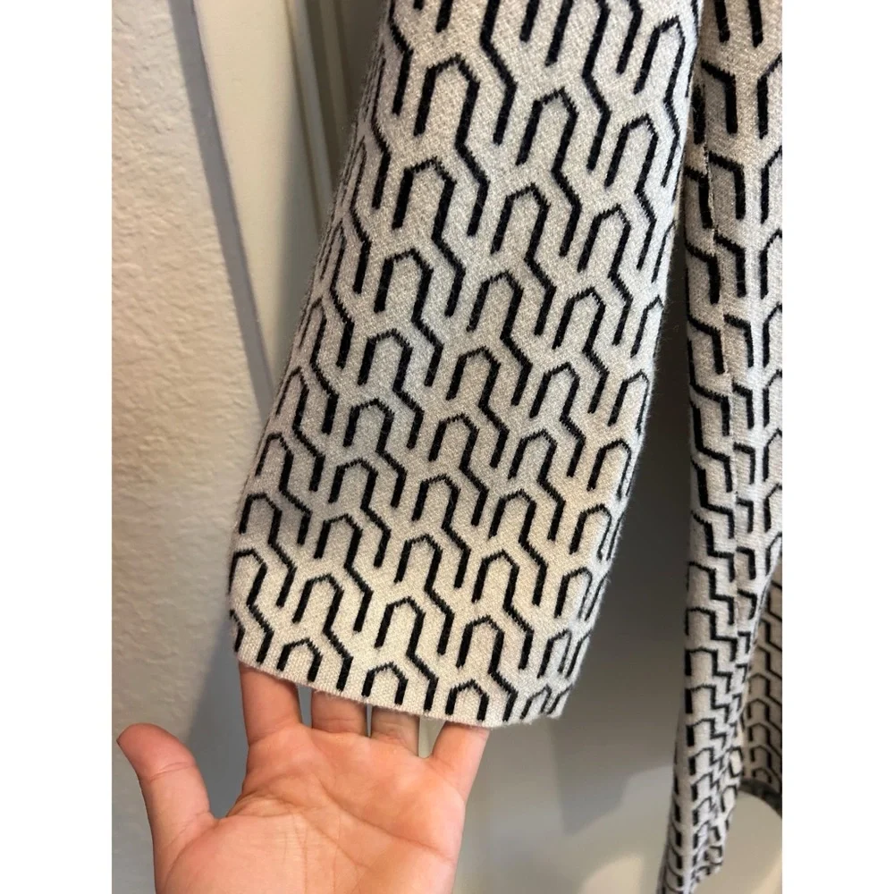 Patterned Sweater Dress - Picture 3 of 4